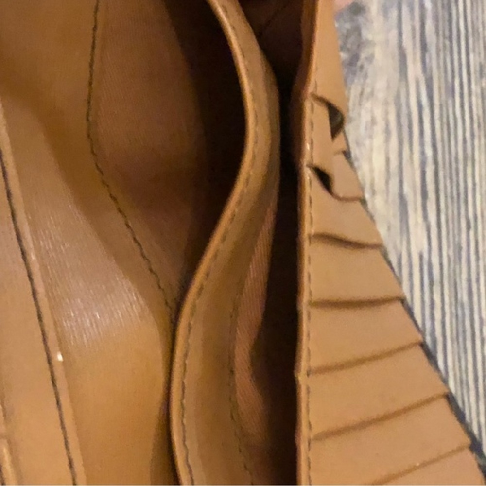 Fossil Wallet Used Condition - image 4